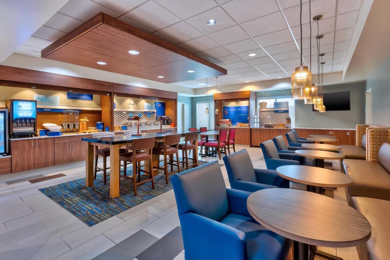 Holiday Inn Express & Suites - Effingham By Ihg Luaran gambar