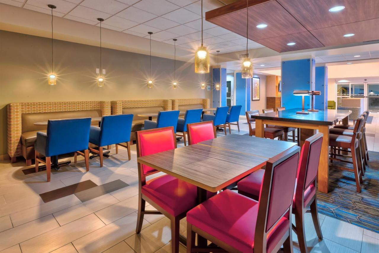 Holiday Inn Express & Suites - Effingham By Ihg Luaran gambar