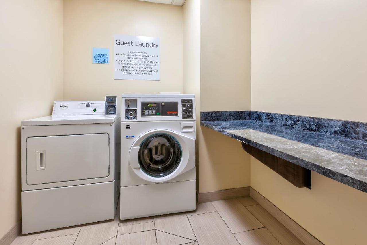 Holiday Inn Express & Suites - Effingham By Ihg Luaran gambar