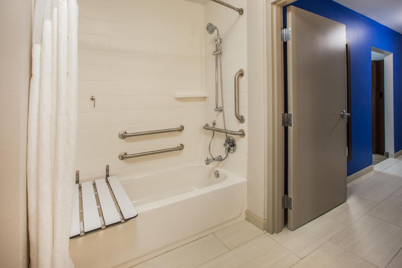 Holiday Inn Express & Suites - Effingham By Ihg Luaran gambar