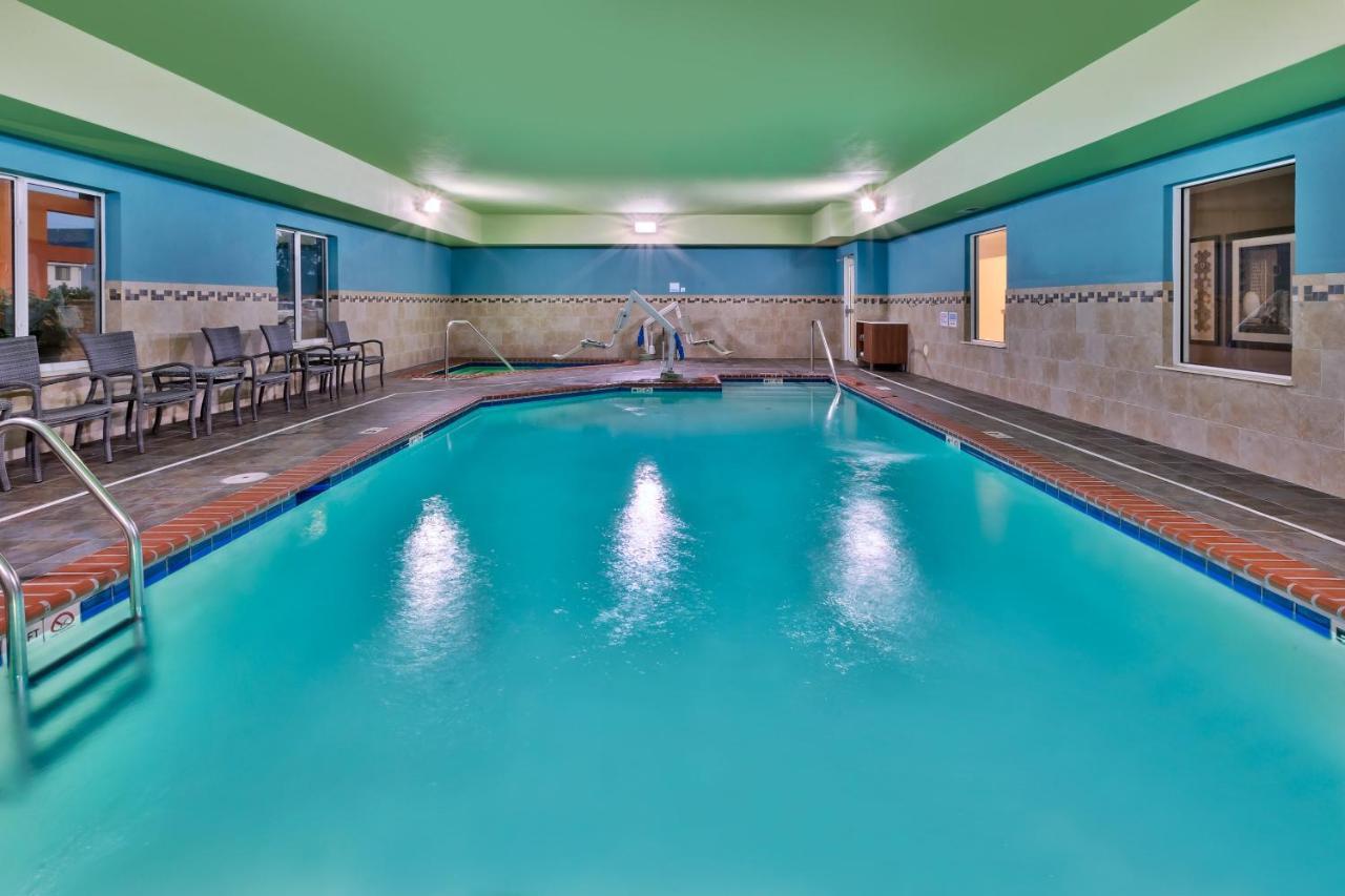 Holiday Inn Express & Suites - Effingham By Ihg Luaran gambar