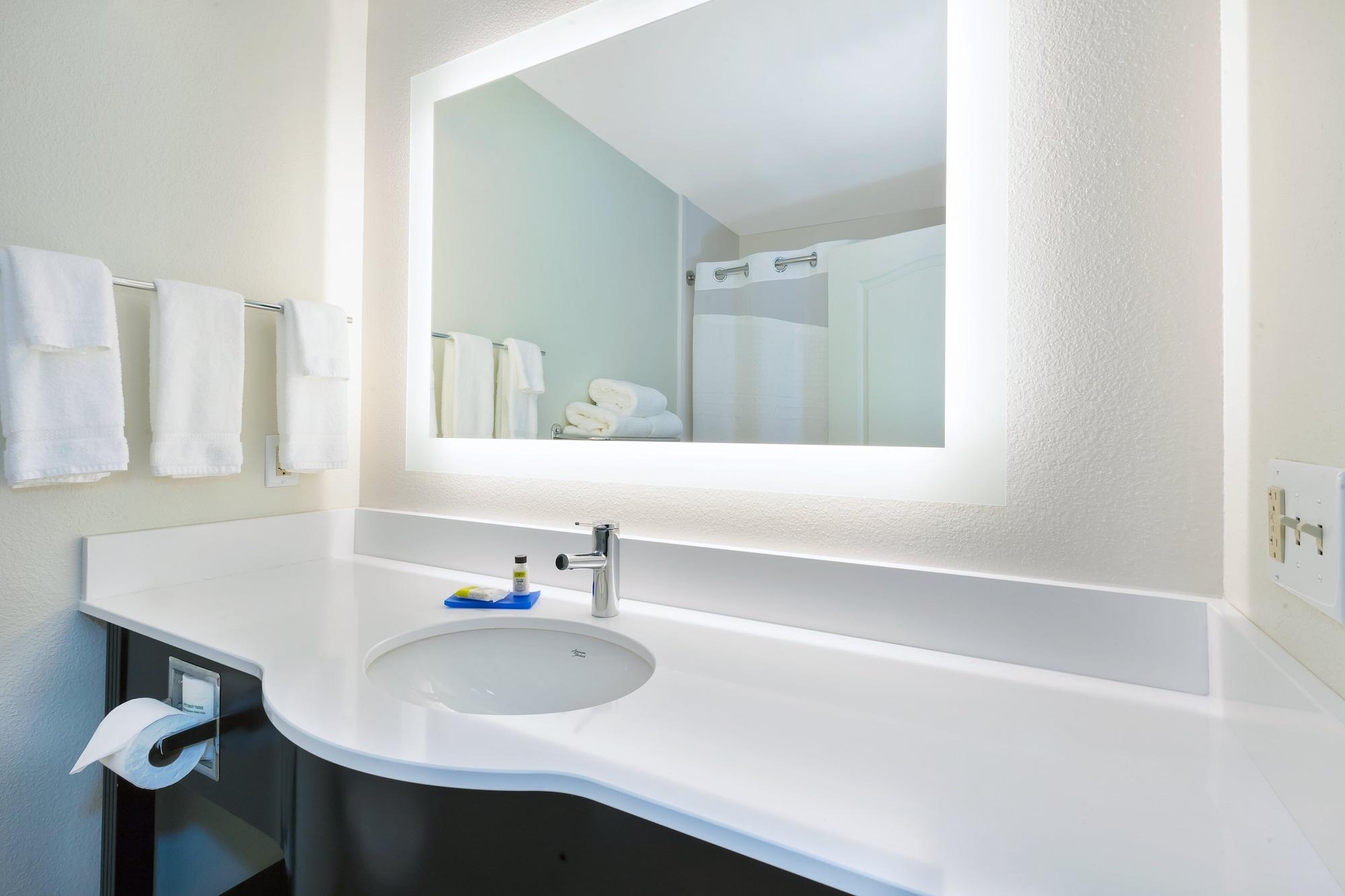 Holiday Inn Express & Suites - Effingham By Ihg Luaran gambar
